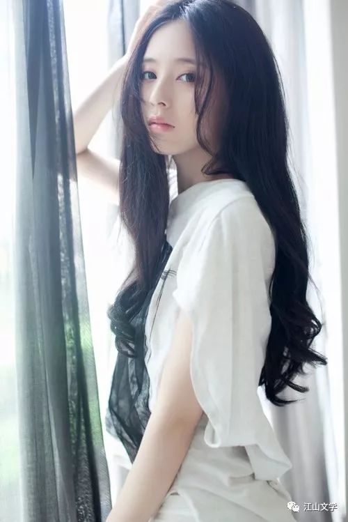 ?；▔艄S下載最新版，探索校園美女的新世界