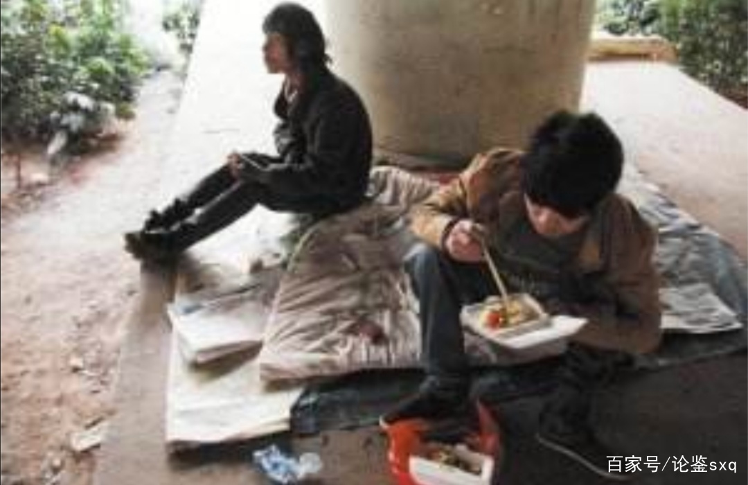 乞丐王黑巖的最新更新，城市邊緣的傳奇故事